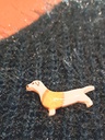 Broche teckel mignon