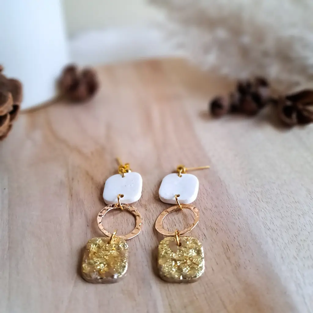 Puces d'oreilles Dora