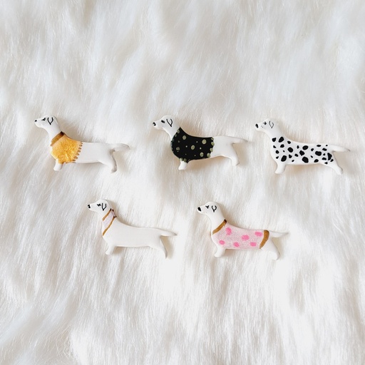 Broche teckel mignon