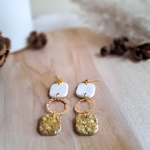 Puces d'oreilles Dora