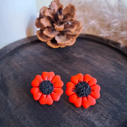 Puces d'oreilles " coquelicot "